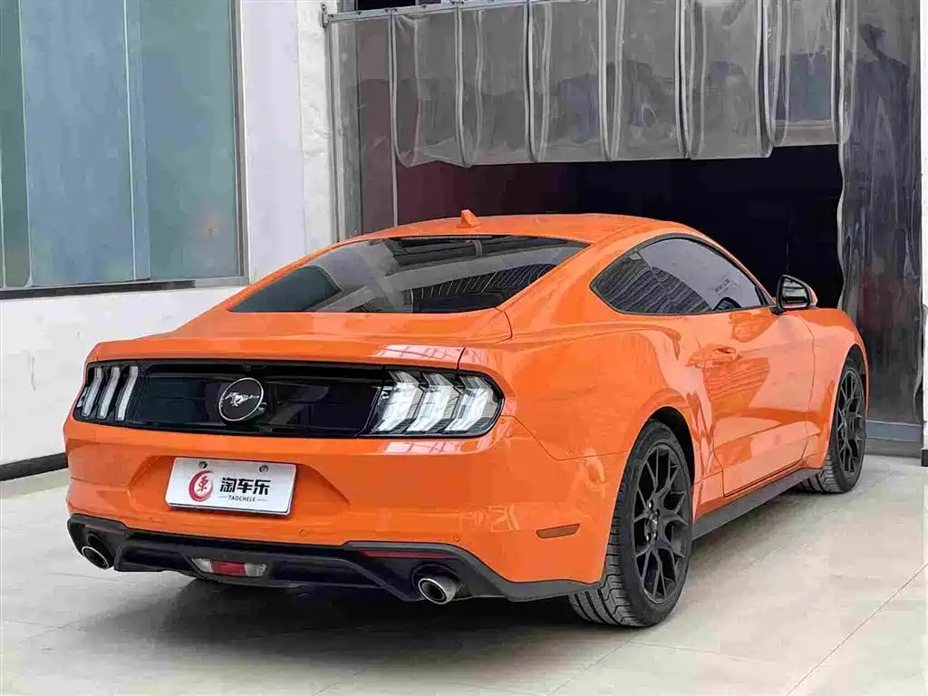 FORD MUSTANG