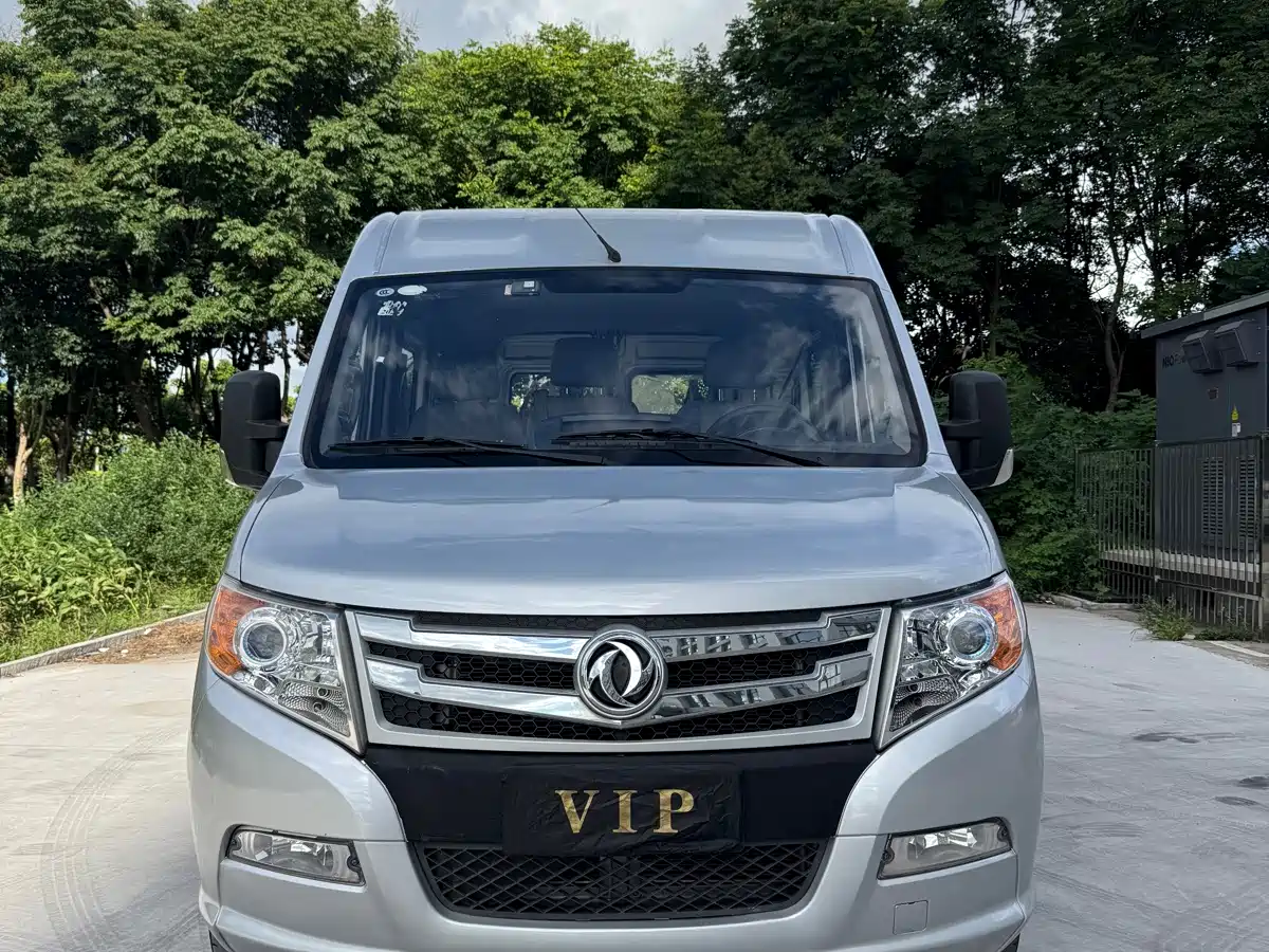 Dongfeng Yufeng Yufeng 2021 2020 2.5T V9 Logistics Vehicle Short Wheelbase Medium Roof 5-9-seater China V ZD25