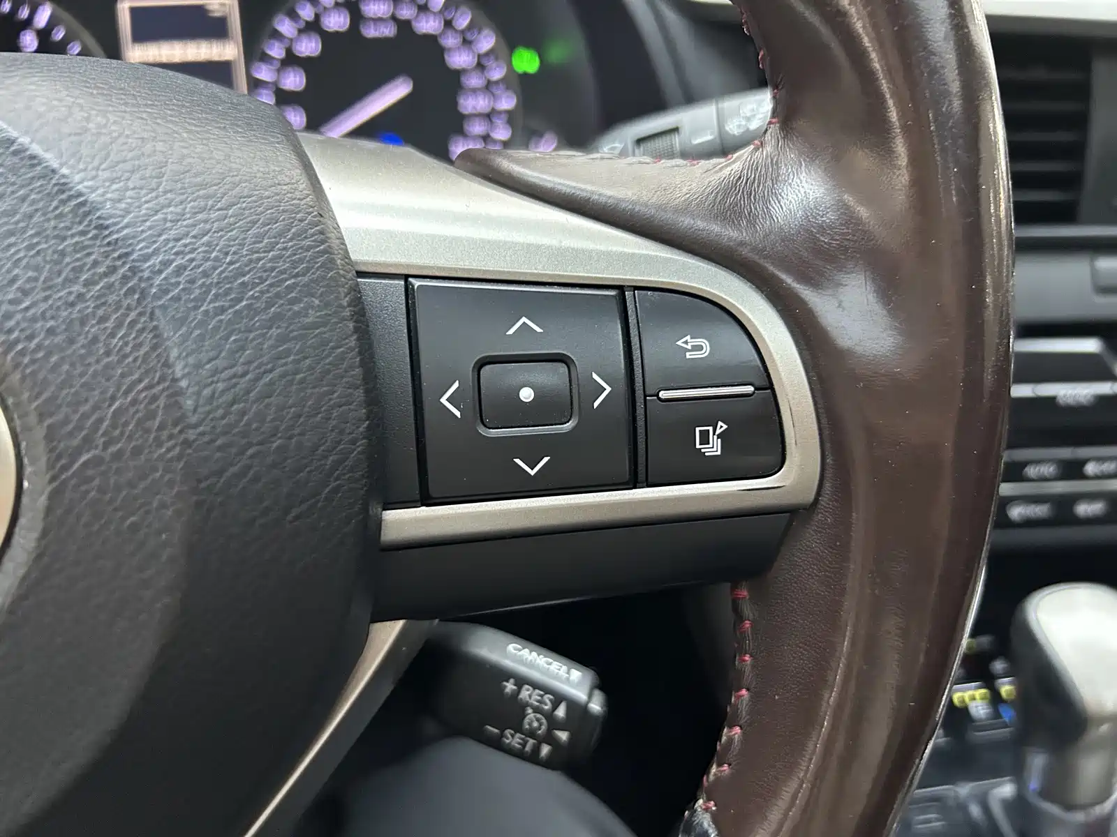 Фото 27 - Lexus RX