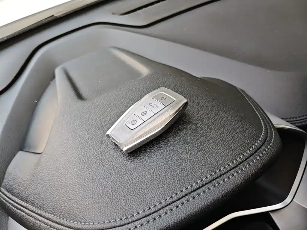 Фото 9 - Geely Binyue