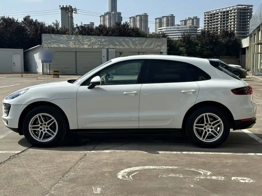 Photo 7 - Porsche Macan