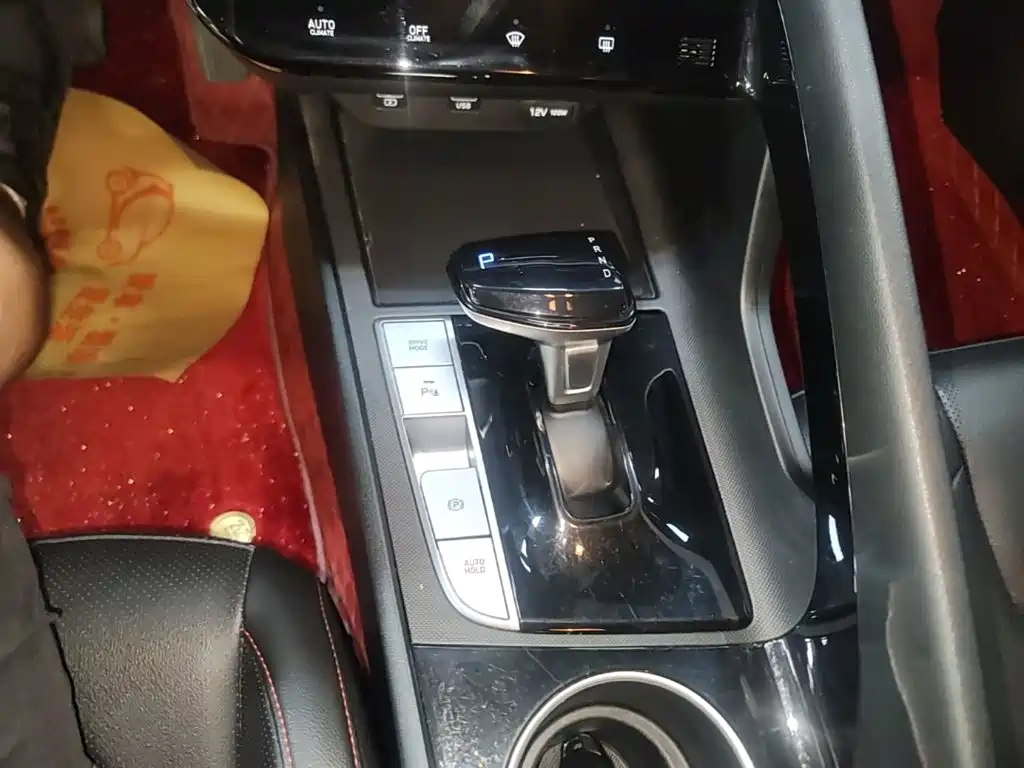 Photo 14 - Hyundai Elantra