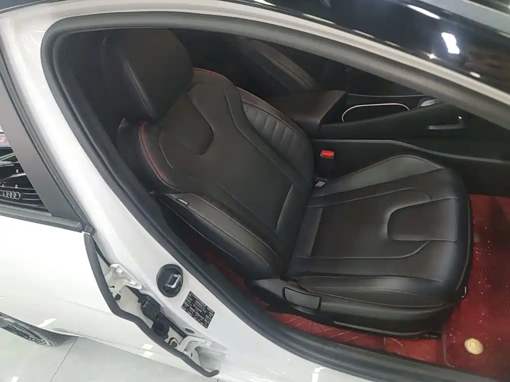 Photo 25 - Hyundai Elantra