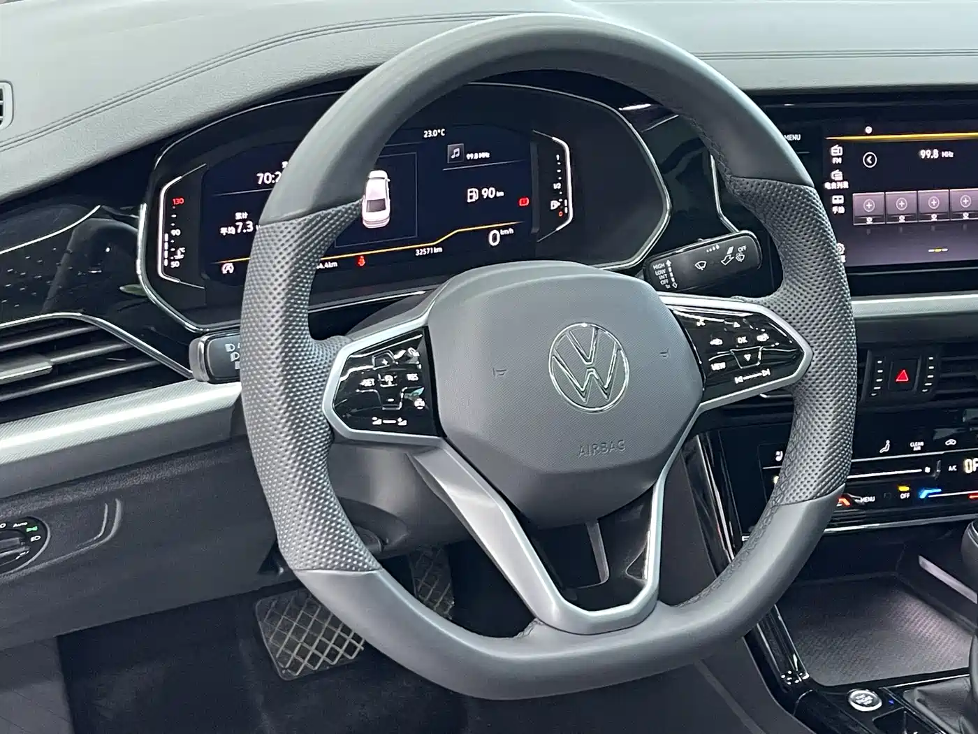 Volkswagen Passat 2024 380TSI Dragon Soaring Edition фото 4