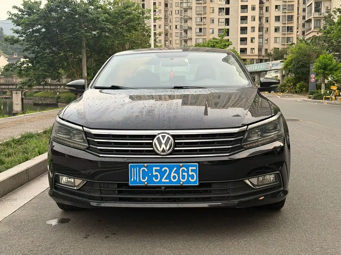 Photo 2 - Volkswagen Passat