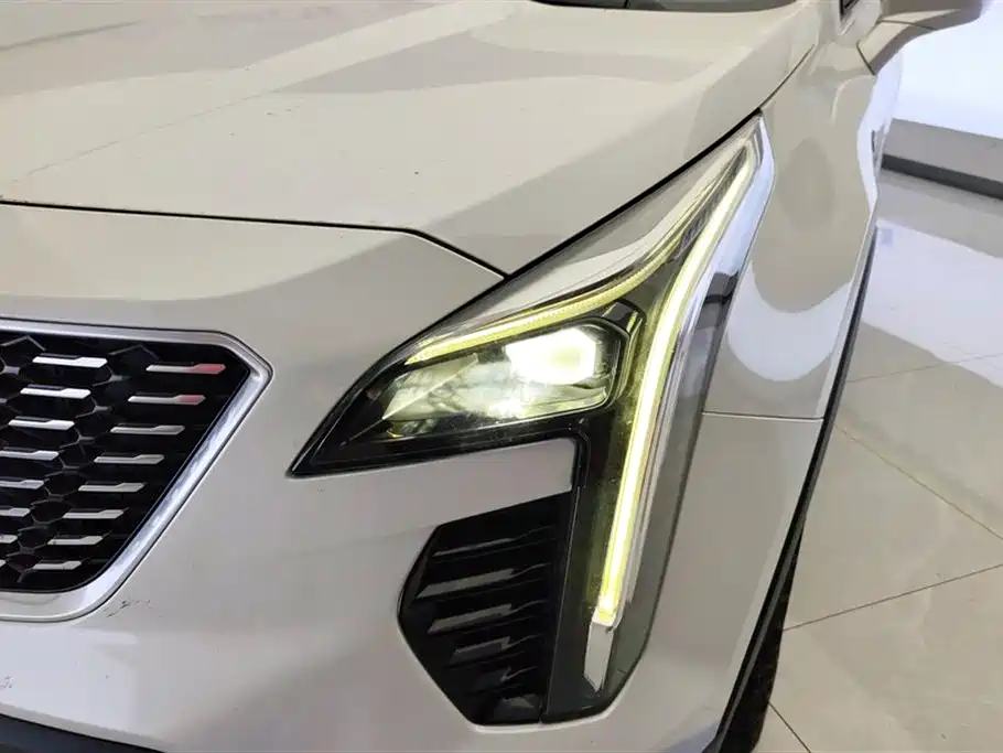 CADILLAC XT4