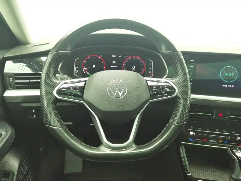 Photo 11 - Volkswagen Passat