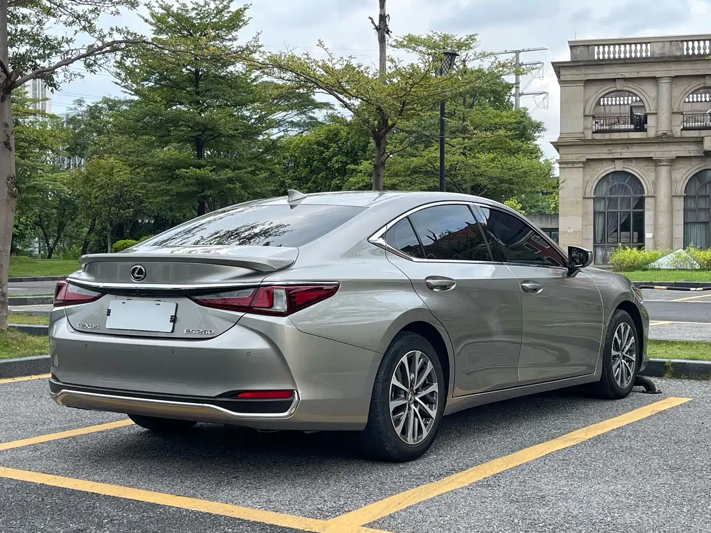 Фото 4 - Lexus ES