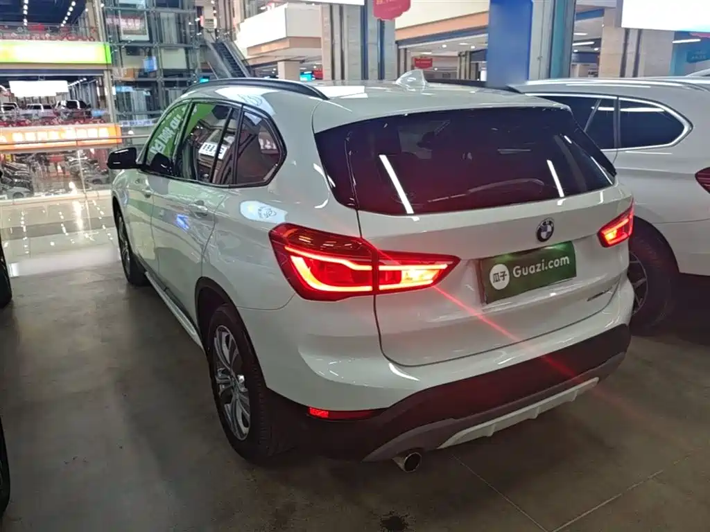 BMW X1 2018 sDrive18Li Premium Model фото 5