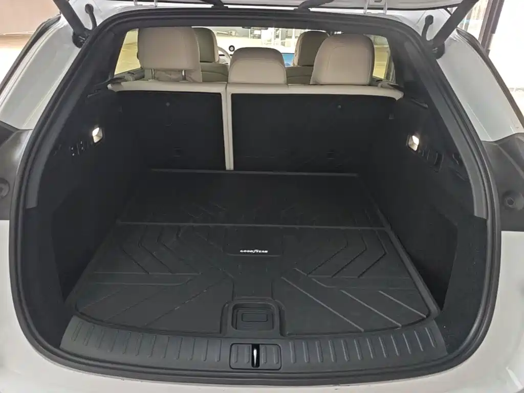 Photo 19 - Li Auto i6