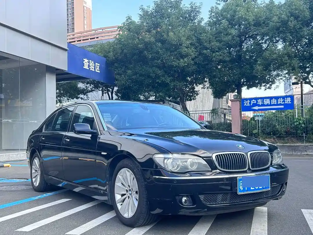 صورة 2 - BMW 7 Series