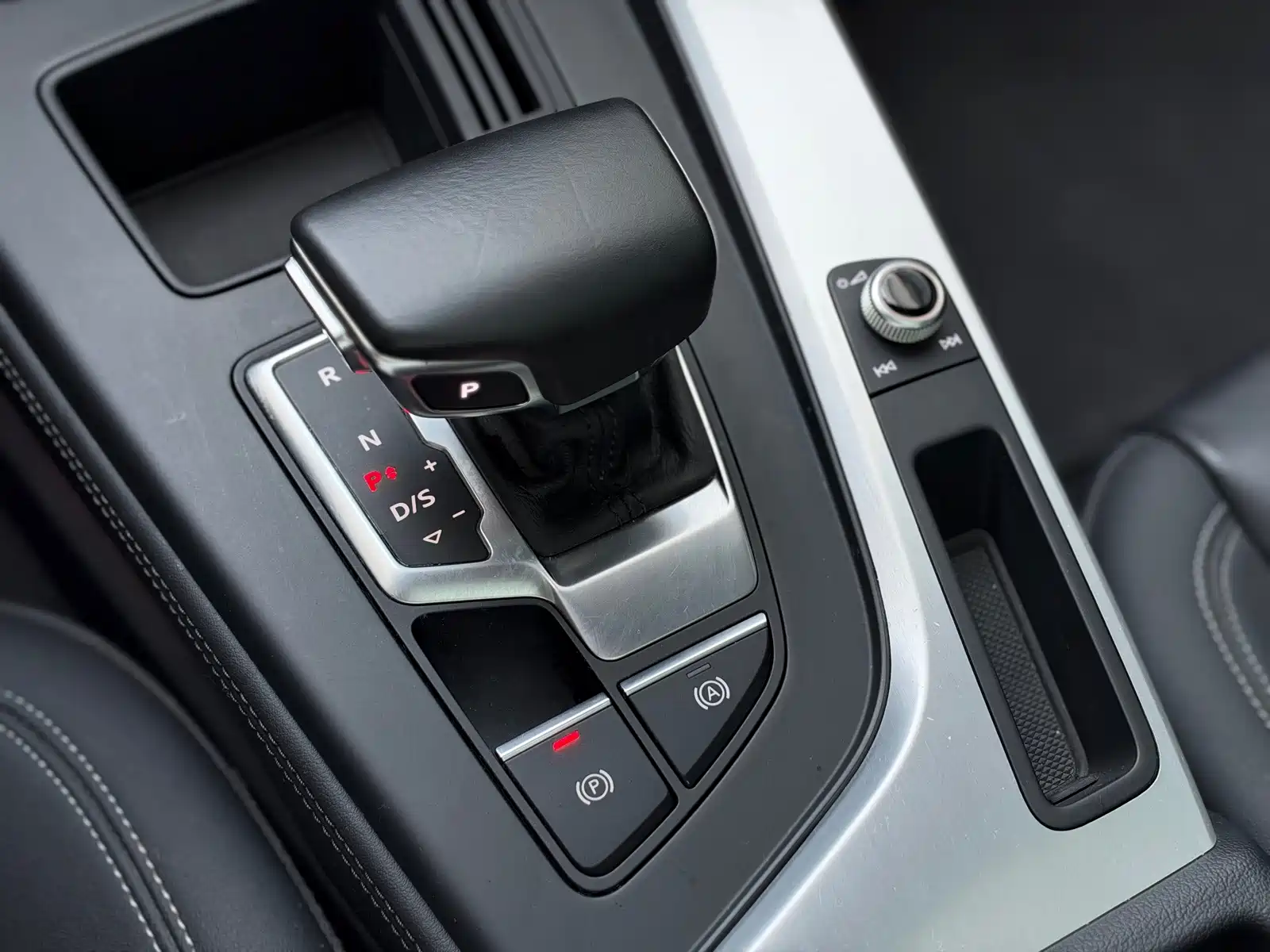 Photo 9 - Audi A4L