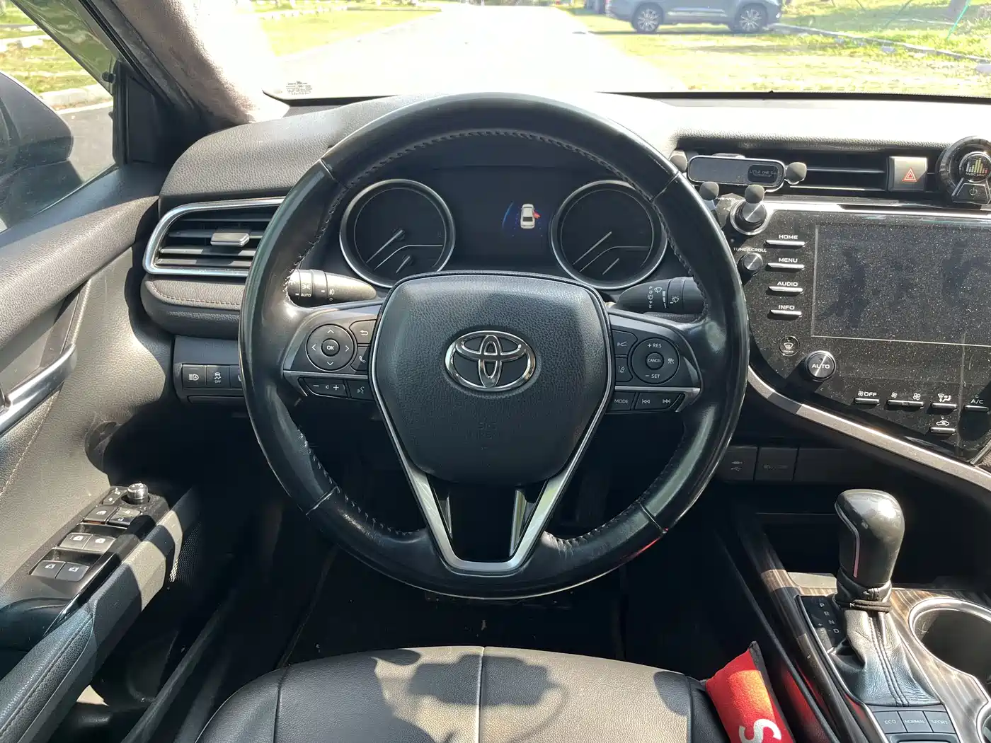 Toyota Camry 2018 2.5G Luxury Edition фото 17
