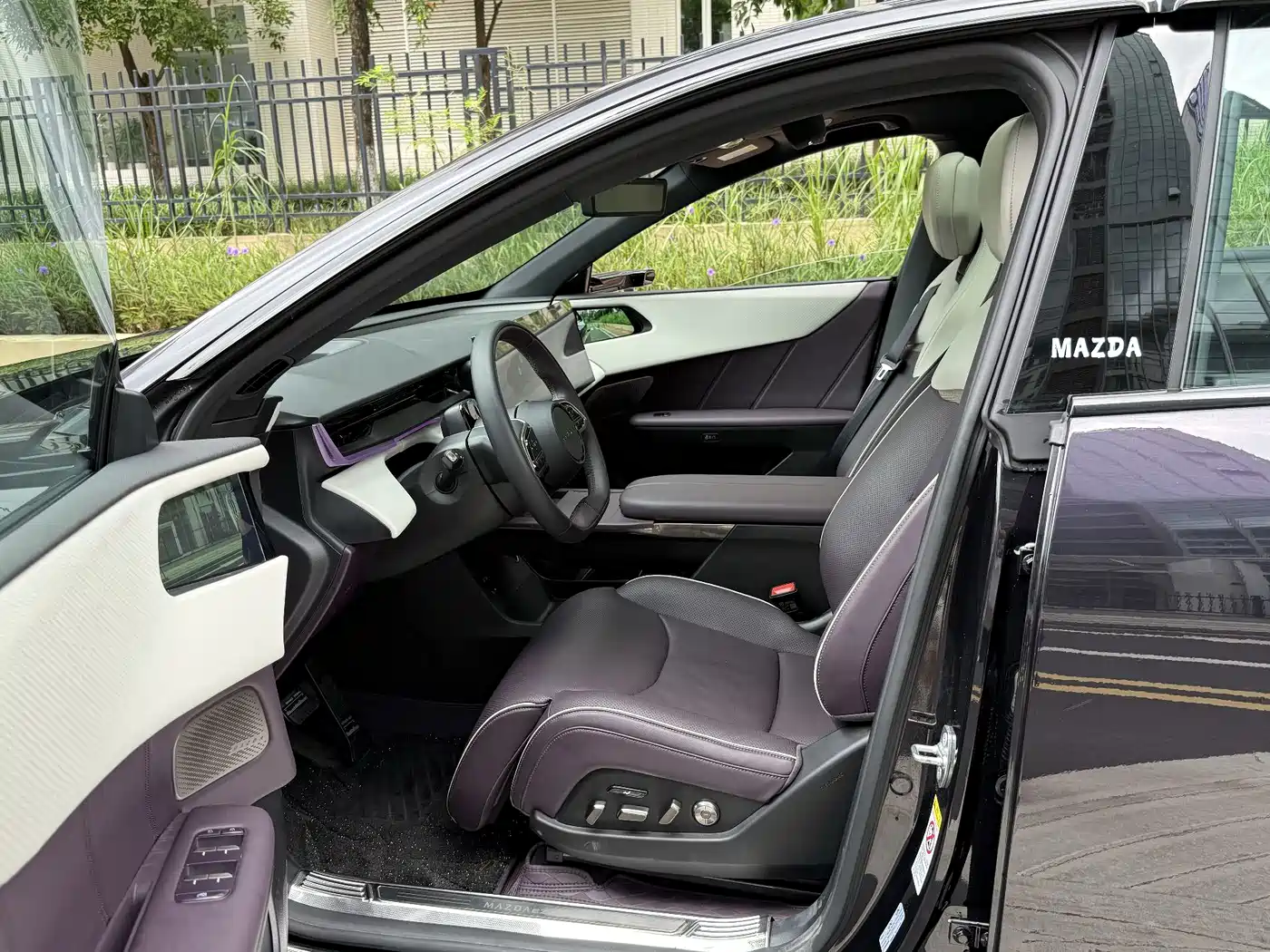 Mazda EZ-60 2025 2025 Extended-range 200 Air