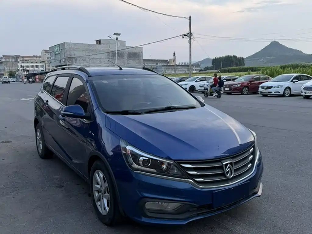 Baojun 310W 2017 2017 1.5L Manual Fashion Edition (China V)
