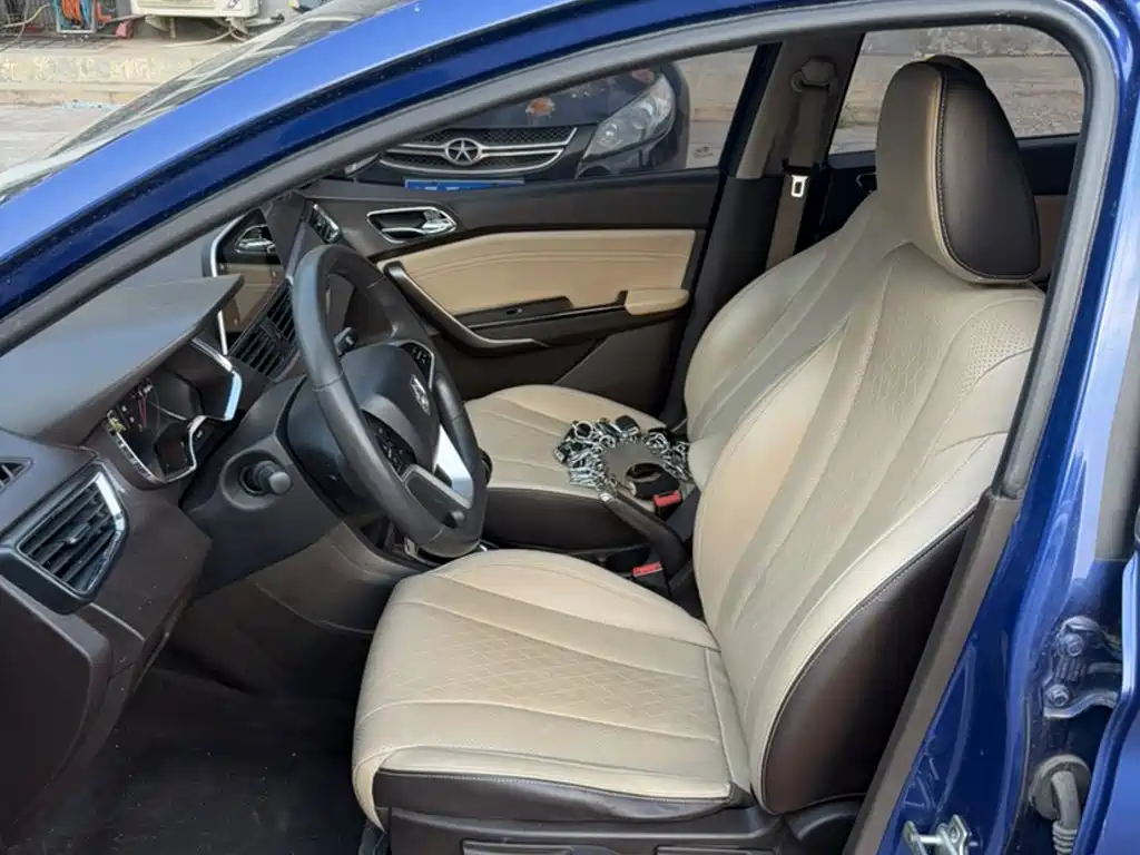Baojun 310W 2017 2017 1.5L Manual Fashion Edition (China V)