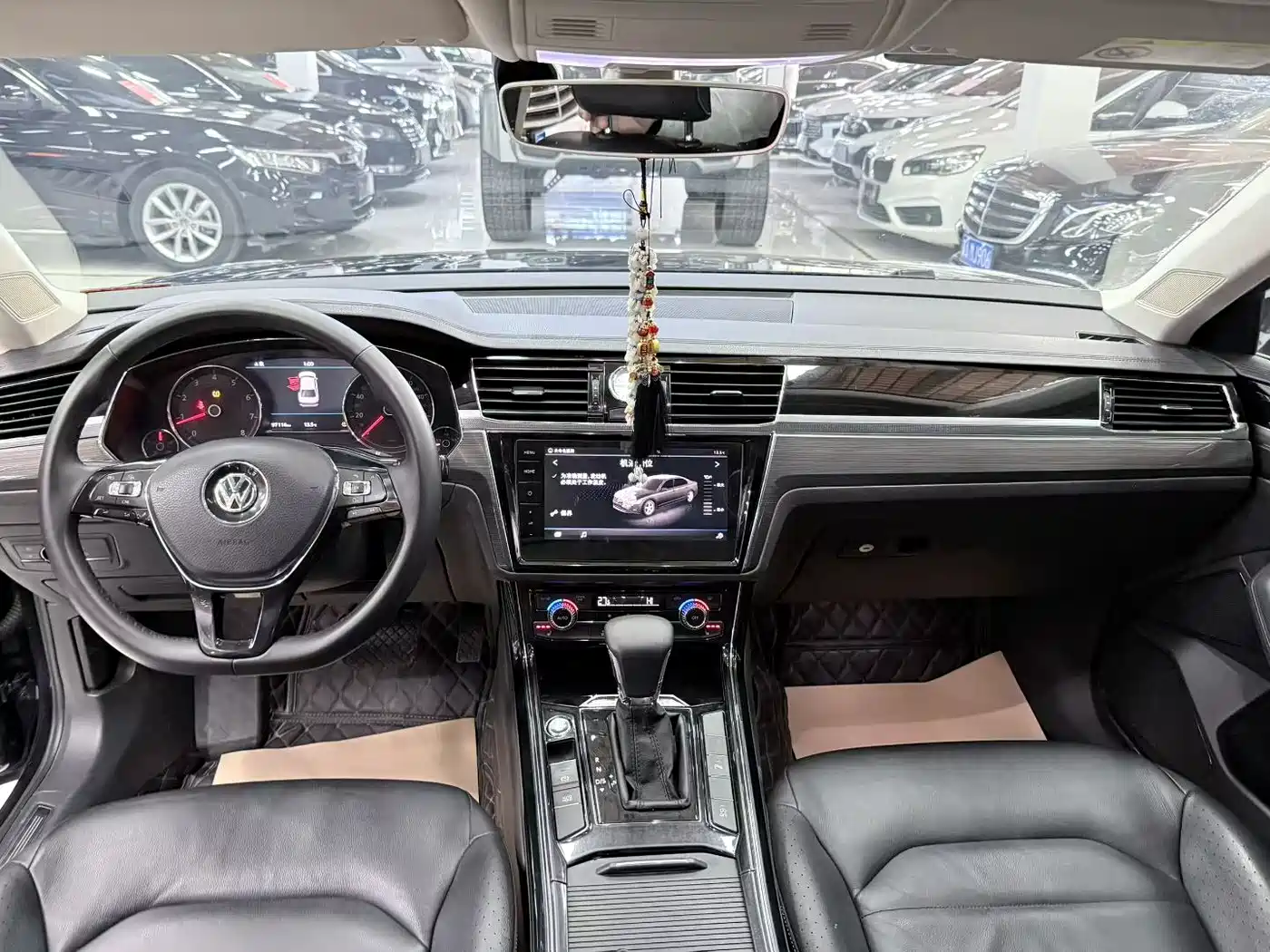 Volkswagen Phideon 2018 Facelift 380TSI FWD Business фото 2