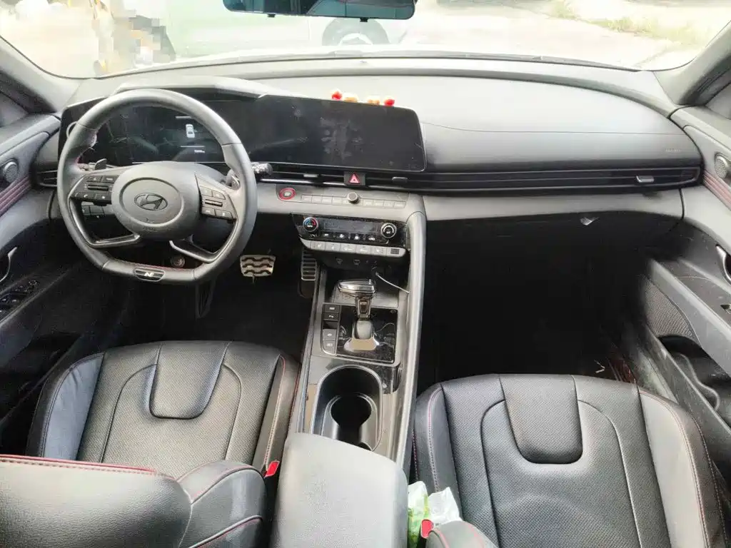 Фото 12 - Hyundai Elantra