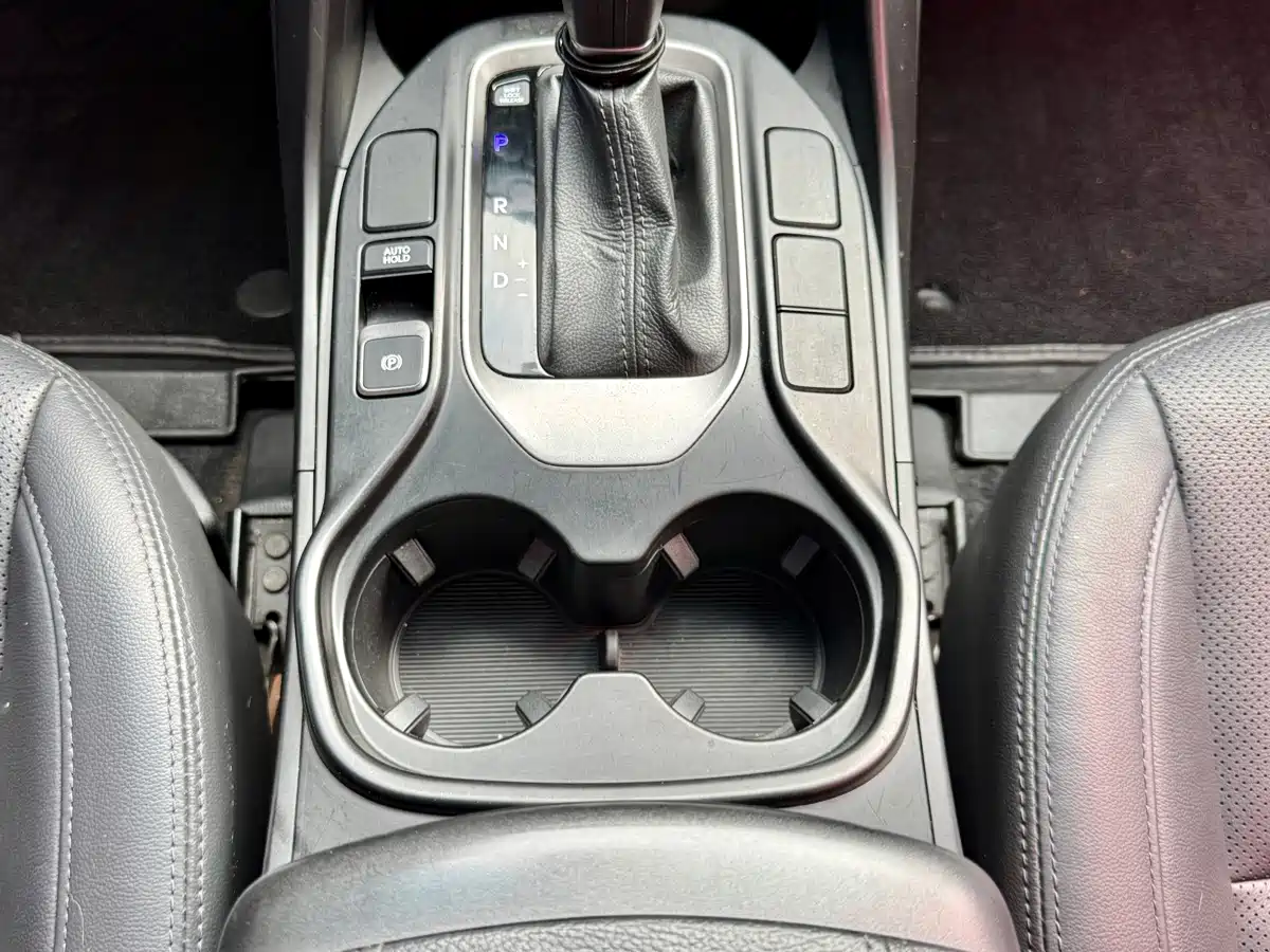 Фото 18 - Hyundai Santa Fe