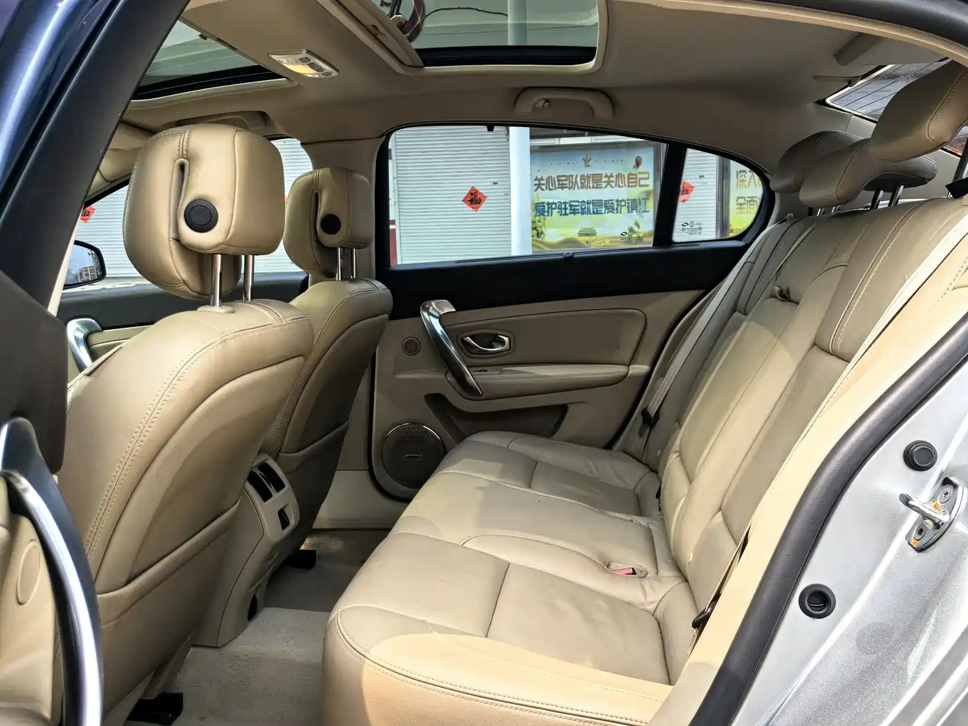 Renault Latitude 2011 2.5L Automatic Flagship Navigation Edition фото 8