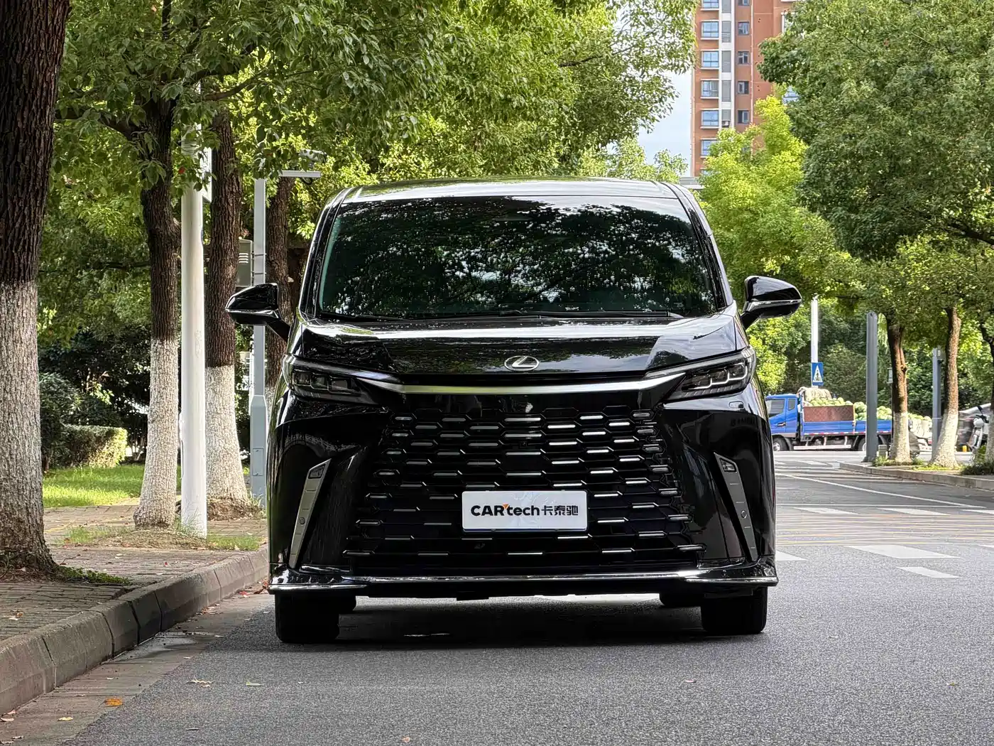 Lexus LM 2024 2023 500h 6-Seater Prestige Edition