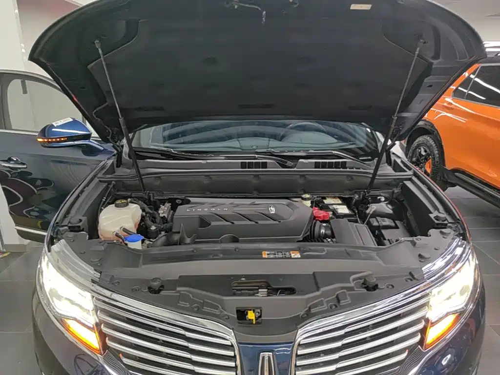 Photo 20 - Lincoln MKX