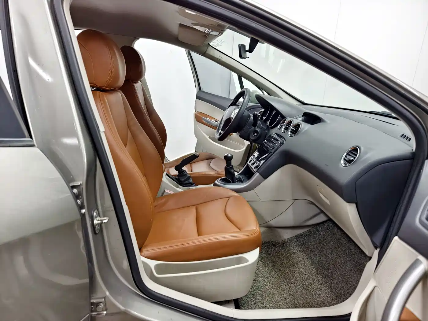 Peugeot 408 2013 1.6L Manual Comfort Edition фото 13