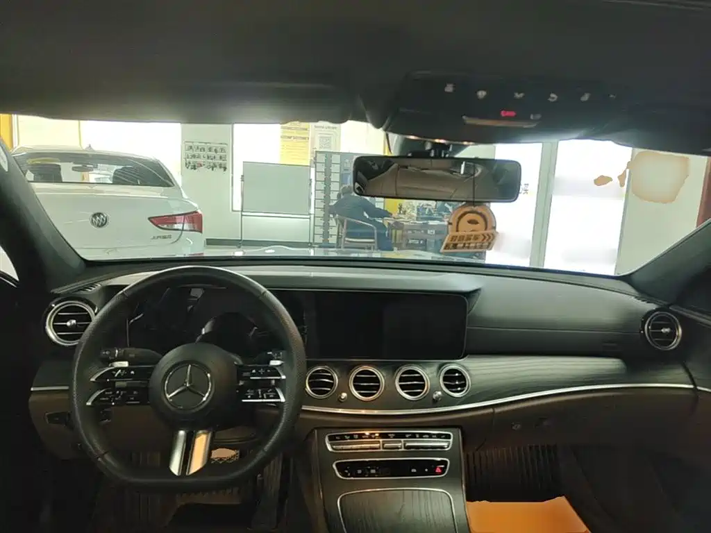 Mercedes-Benz E-Class New Energy 2023 E 350 e L Plug-in Hybrid Sport Sedan фото 10