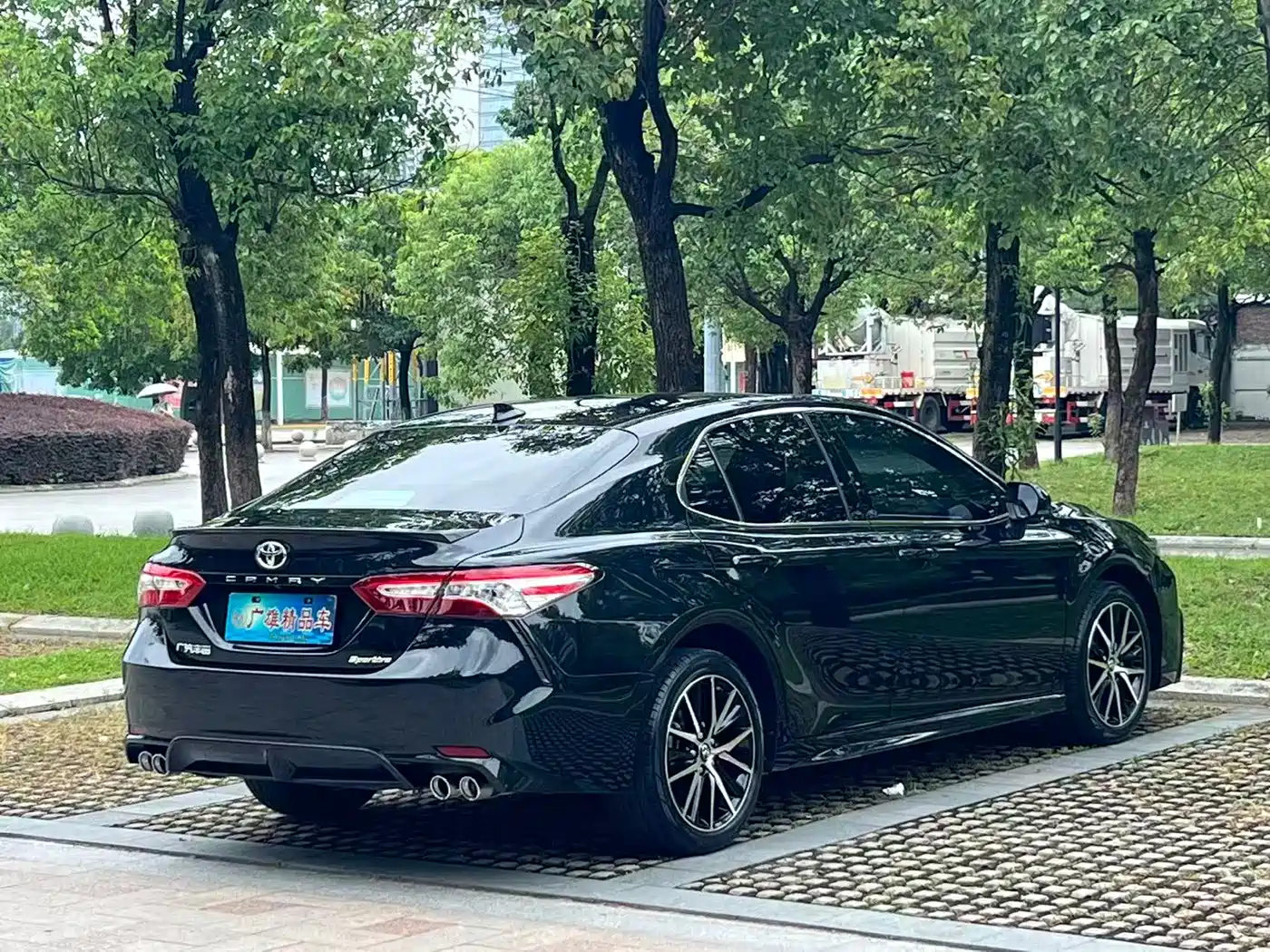 Фото 2 - Toyota Camry