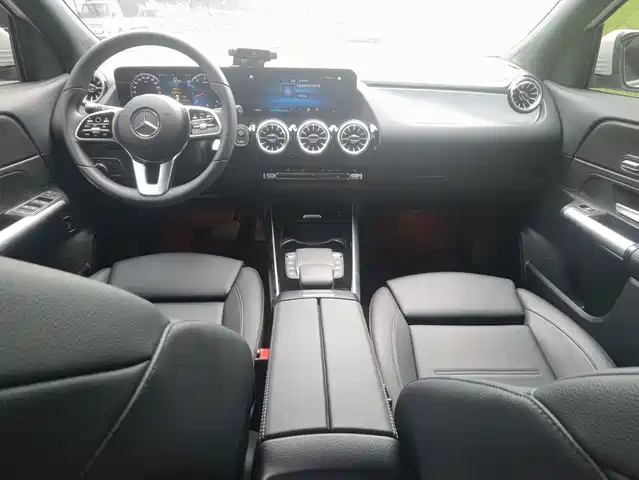 Mercedes-Benz GLA 2023 GLA 220 — фото 5