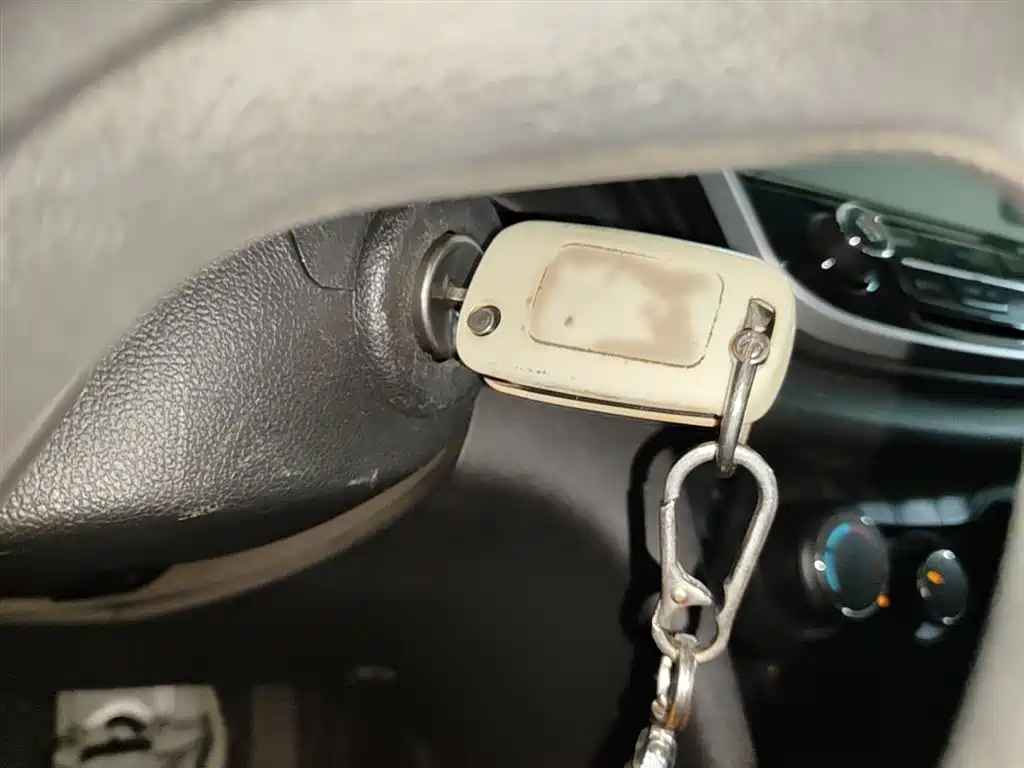 Chevrolet Cavalier 2016 1.5L Manual Enjoyment Edition фото 9