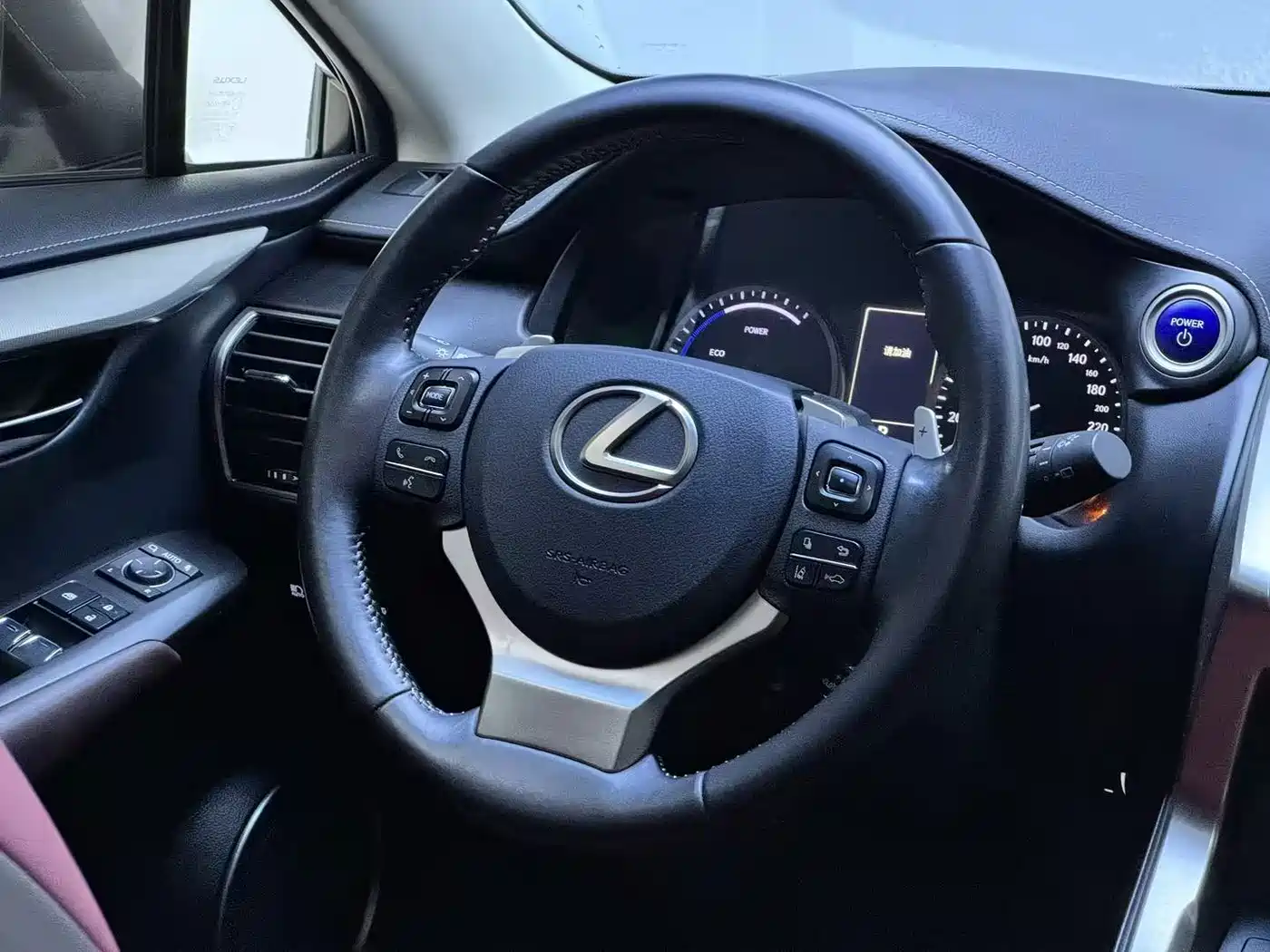 Фото 4 - Lexus NX