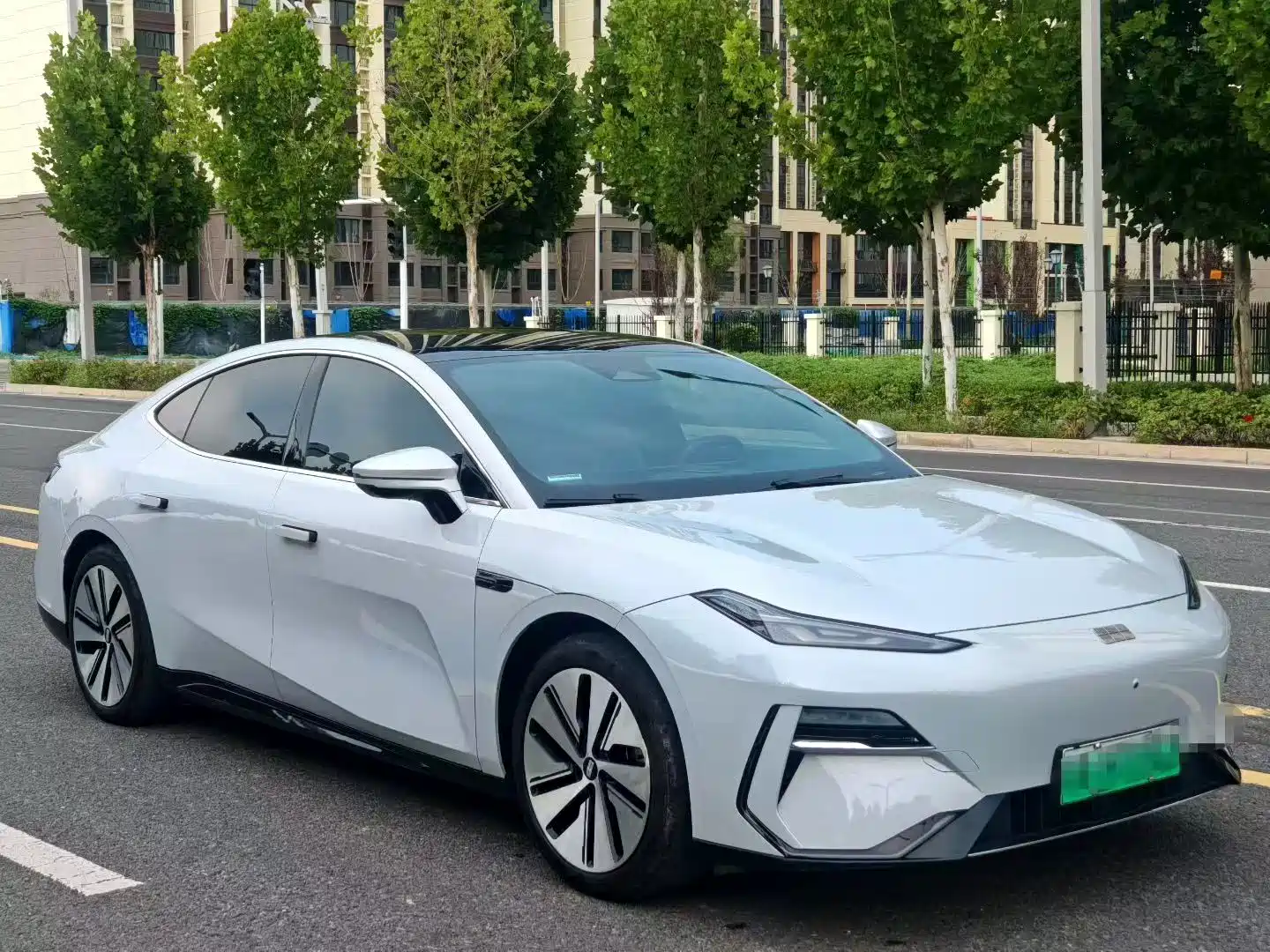 Photo 3 - Geely Galaxy Galaxy E8