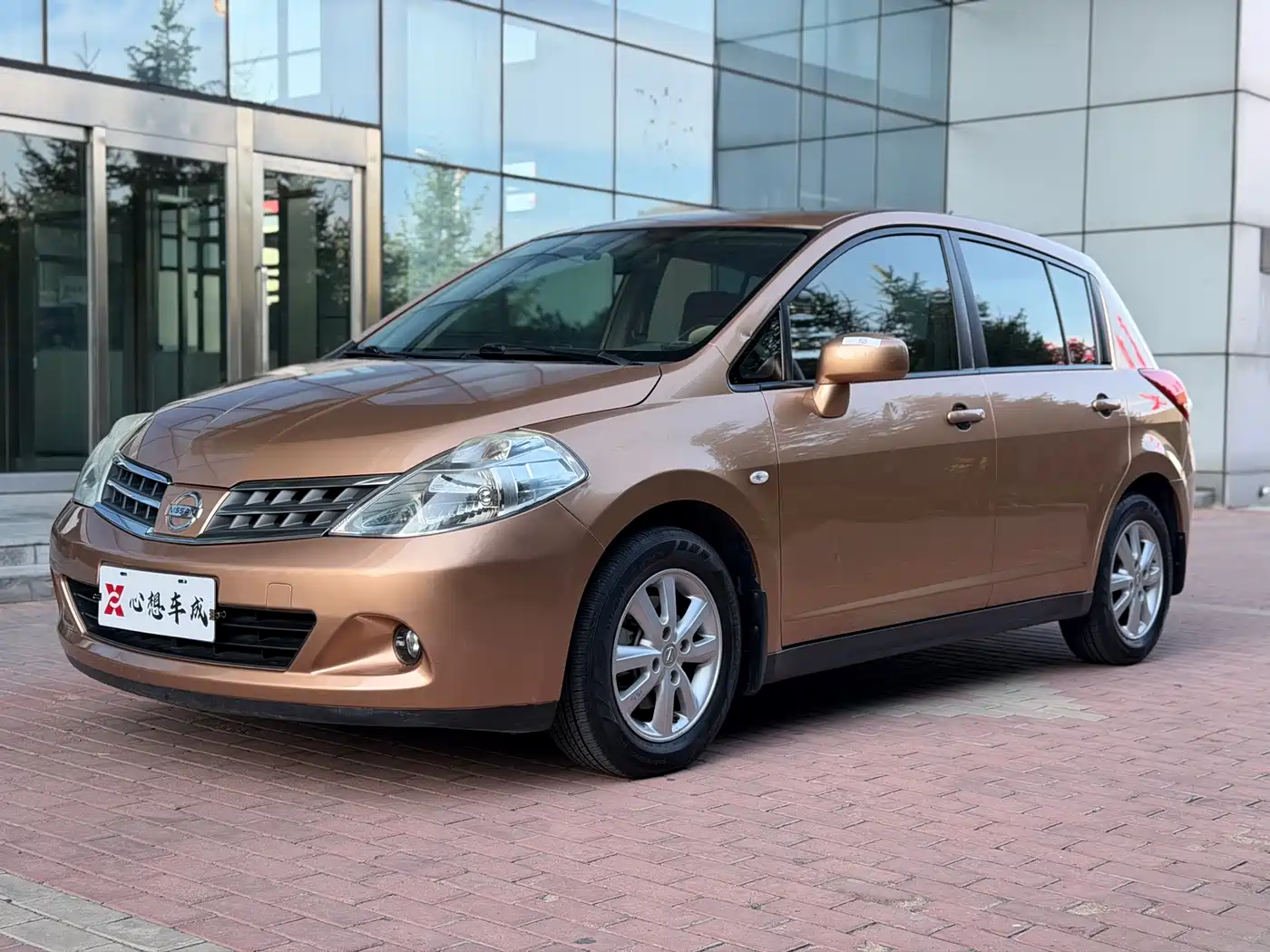 Photo 1 - Nissan Tiida