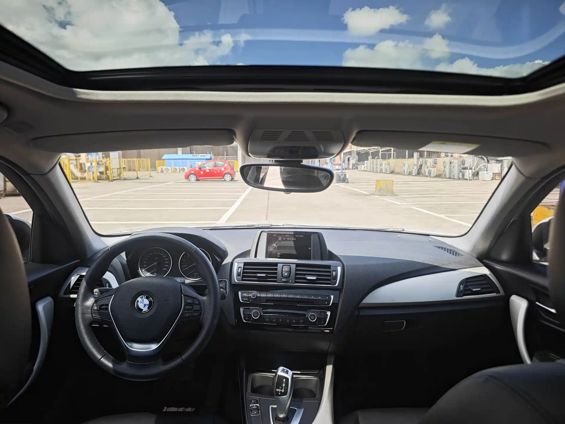 Photo 10 - BMW 1 Series (Import)