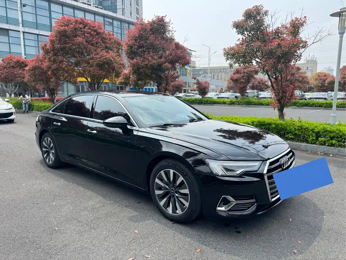 Audi A6L 2023 45 TFSI Premium Selection Elegance фото 3