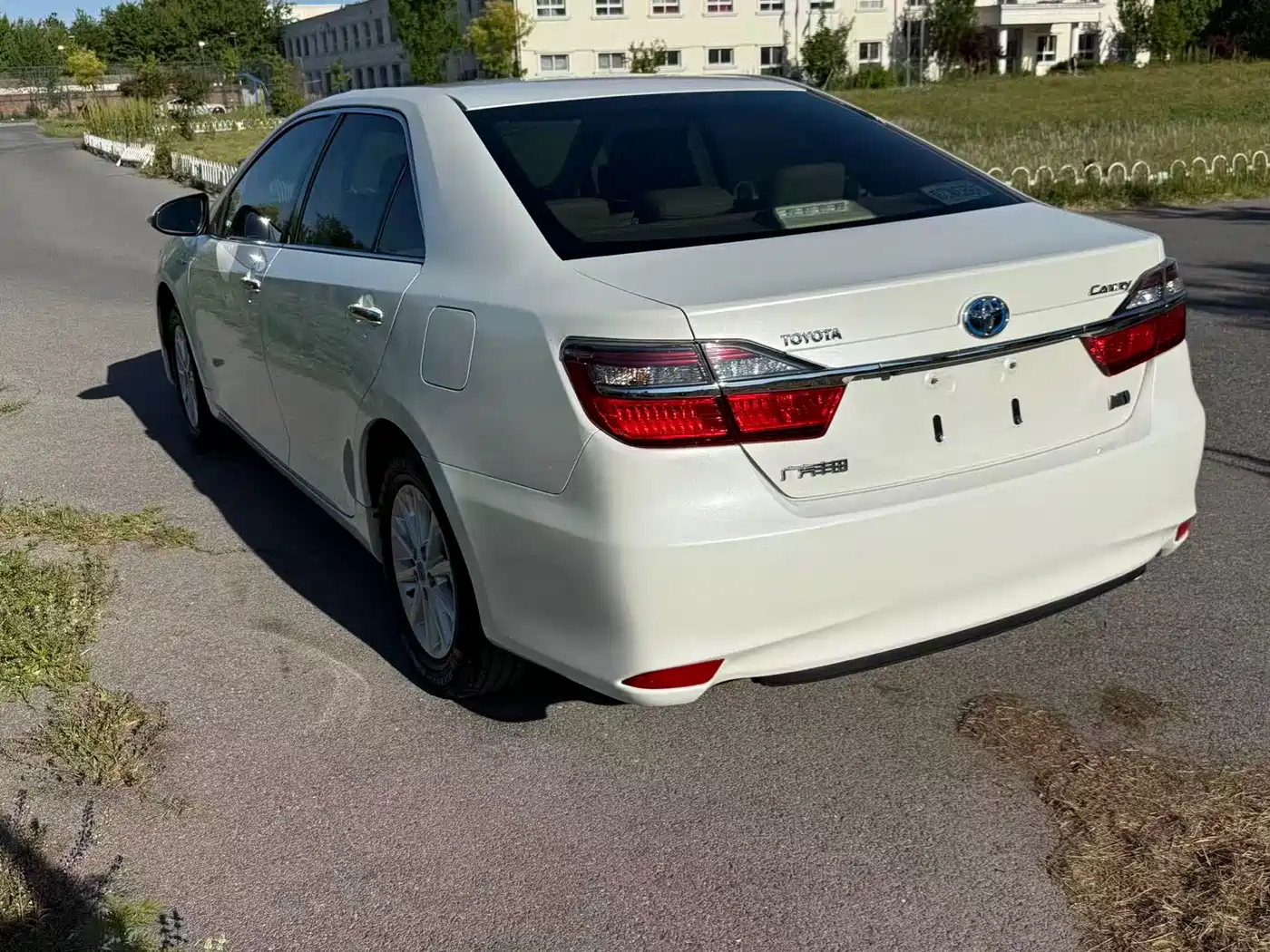 Toyota Camry 2015 Dual Engine 2.5HG Luxury Navigation Edition фото 4