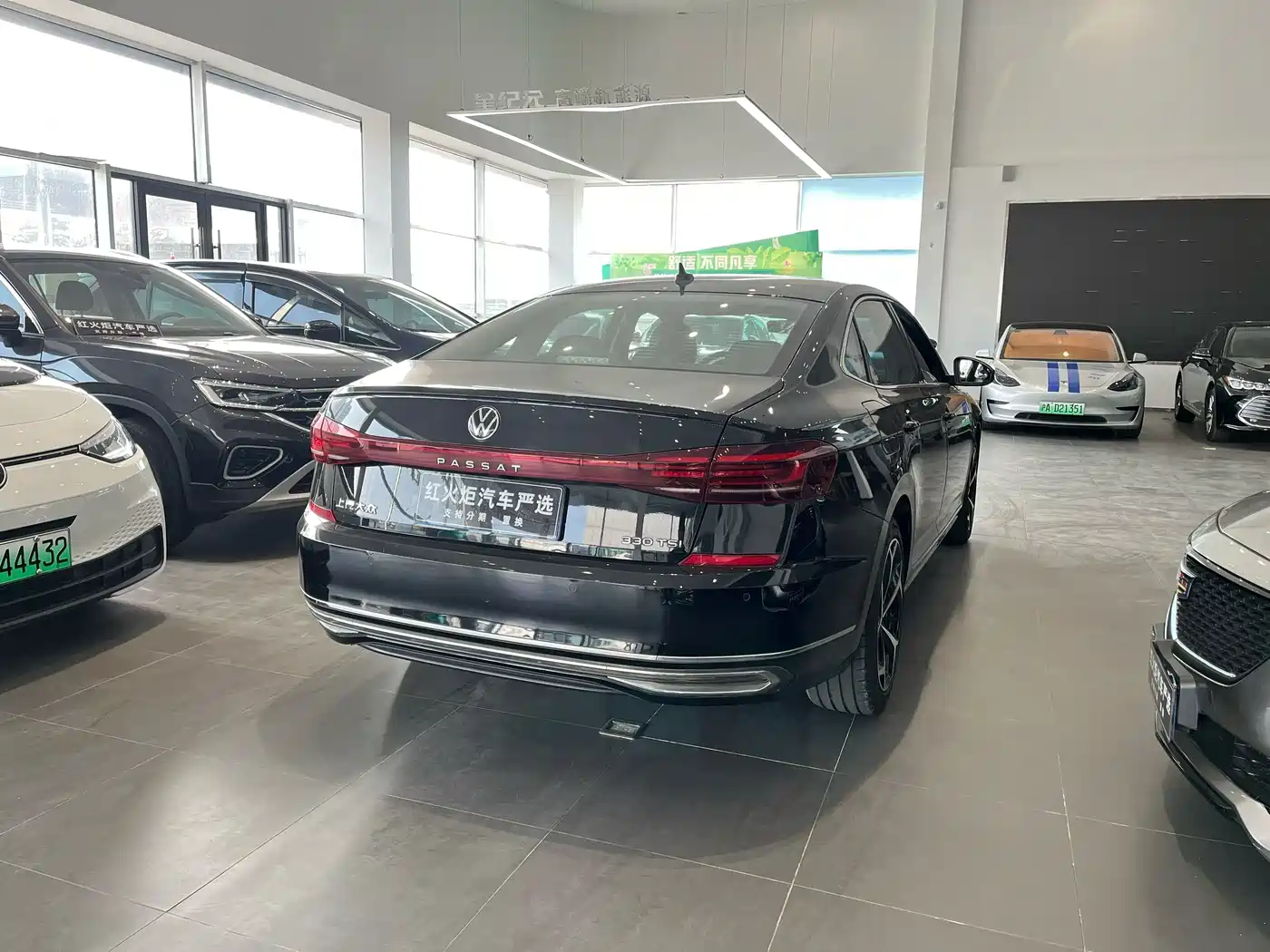 Volkswagen Passat 2023 330TSI Starlight Elite Edition фото 5
