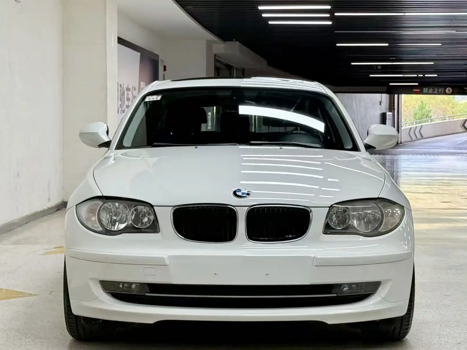 Photo 2 - BMW 1 Series (Import)