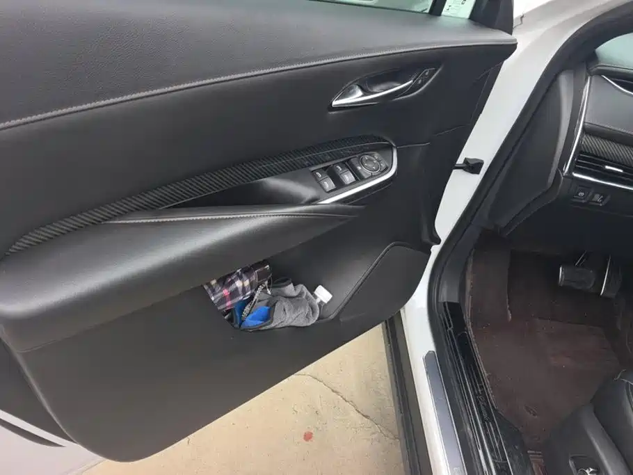 Фото 7 - Cadillac XT4