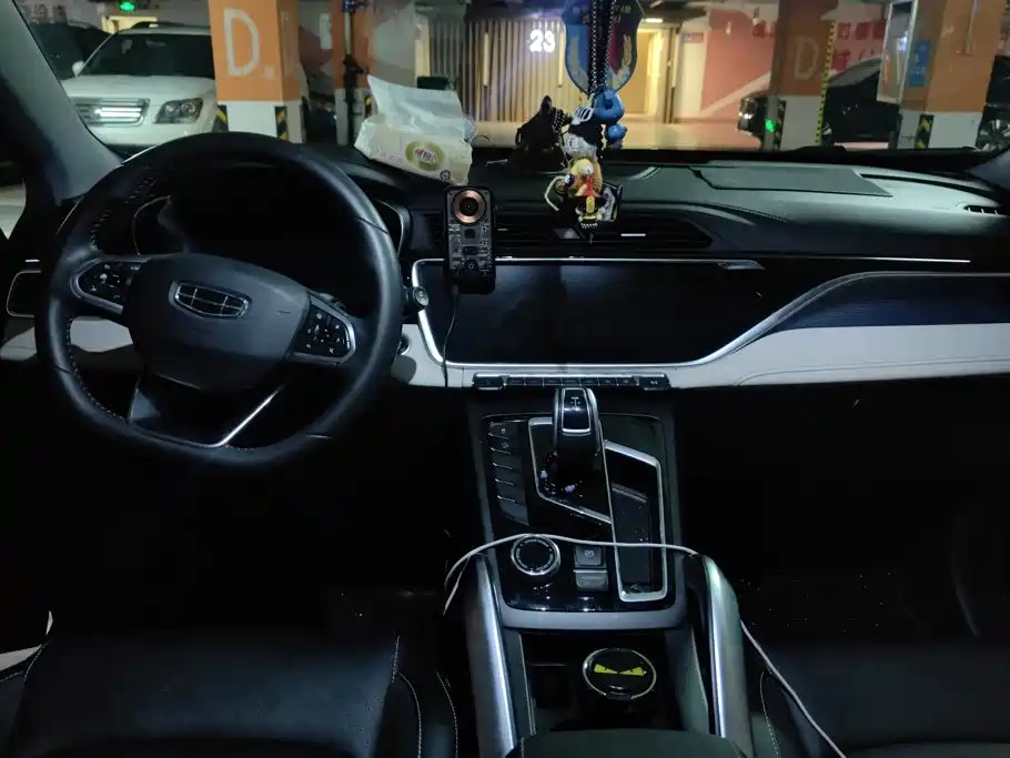 Photo 12 - Geely Atlas