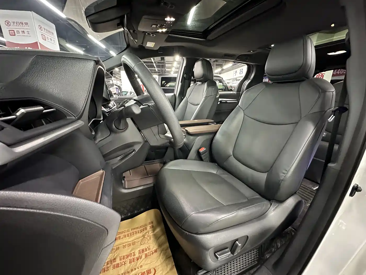 Toyota Granvia 2024 2.5L Hybrid Premium PLUS 4WD Edition фото 33