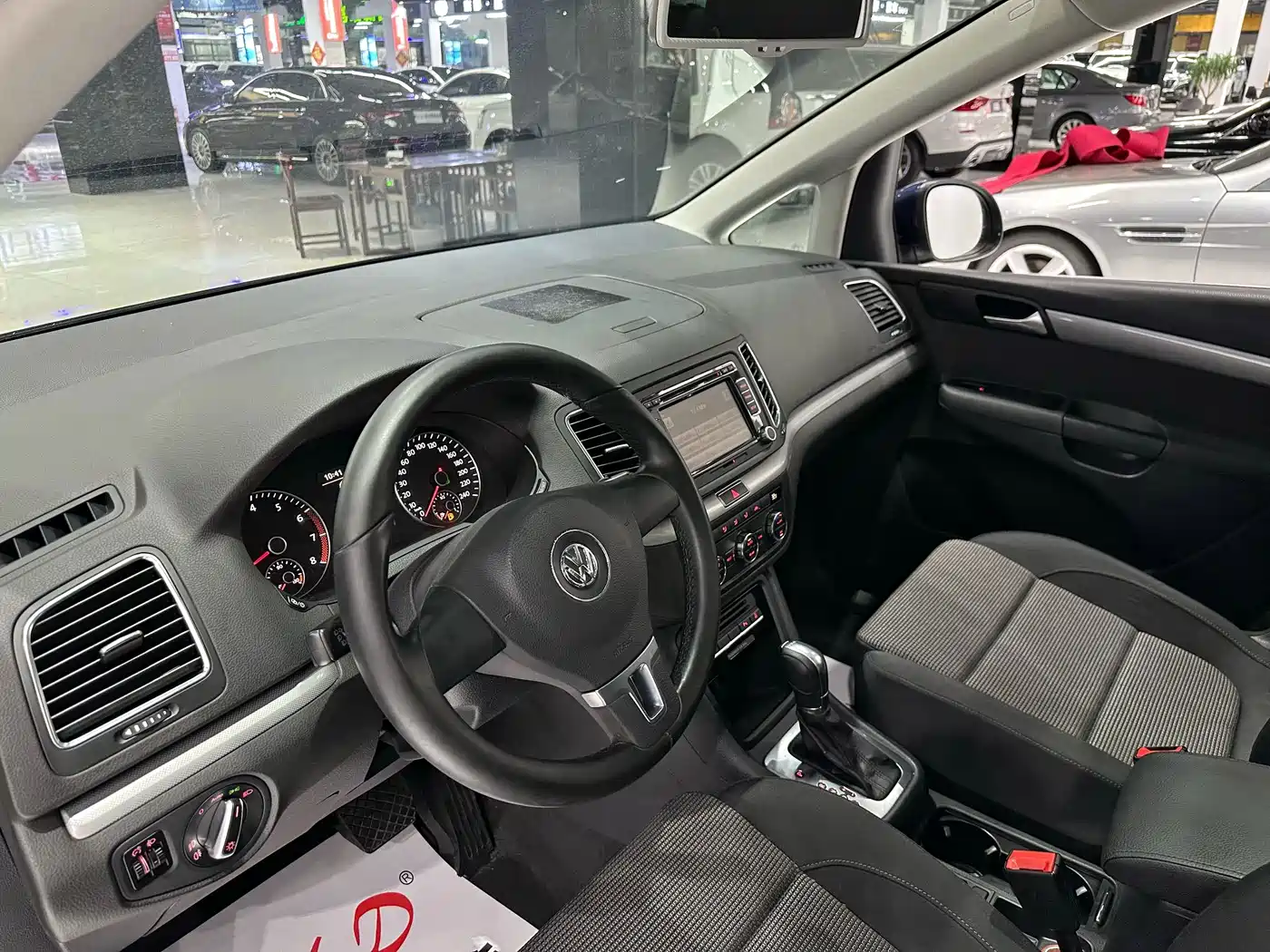 Volkswagen Sharan 2013 2013 2.0TSI Standard