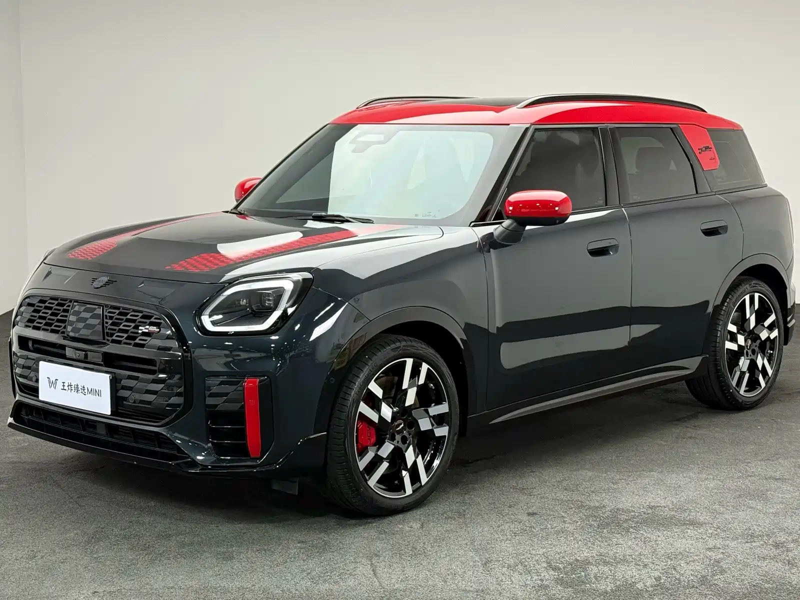 Photo 1 - MINI JCW COUNTRYMAN