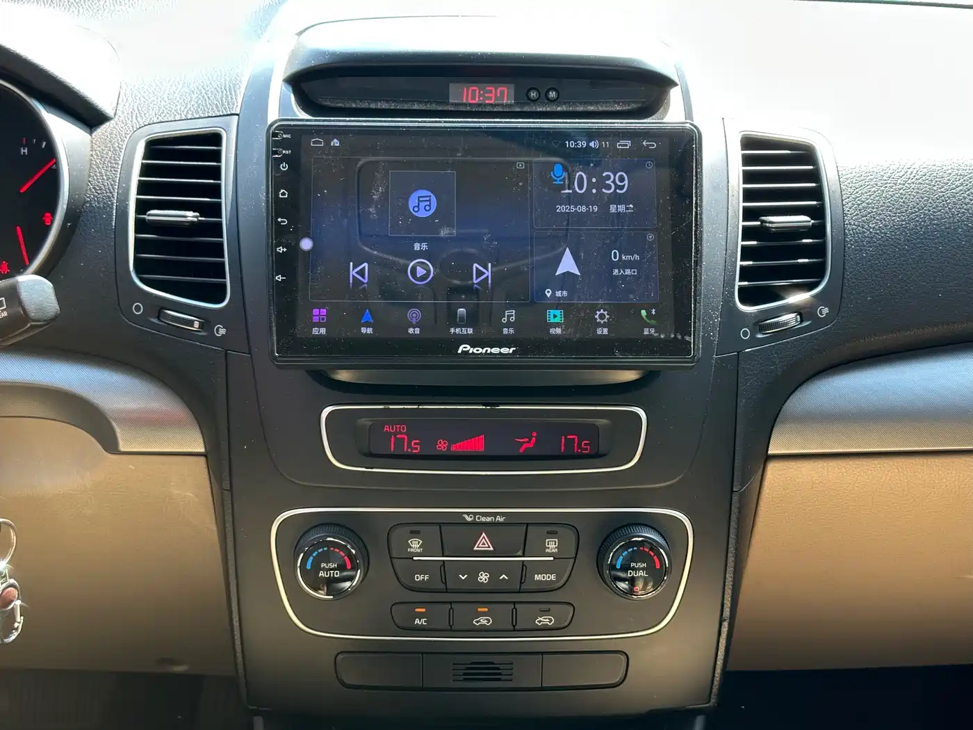 Kia Sorento 2013 2.2T 7-seat Diesel Comfort Edition фото 12