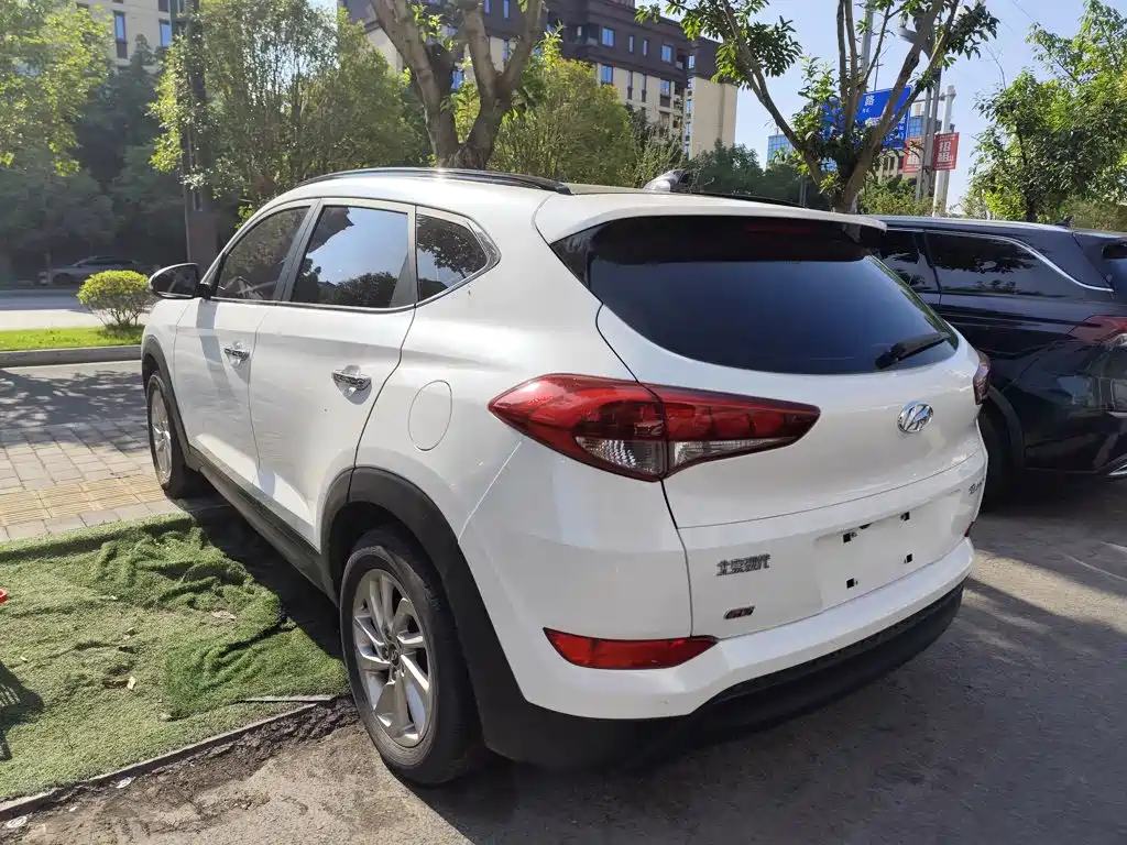 Фото 5 - Hyundai Tucson