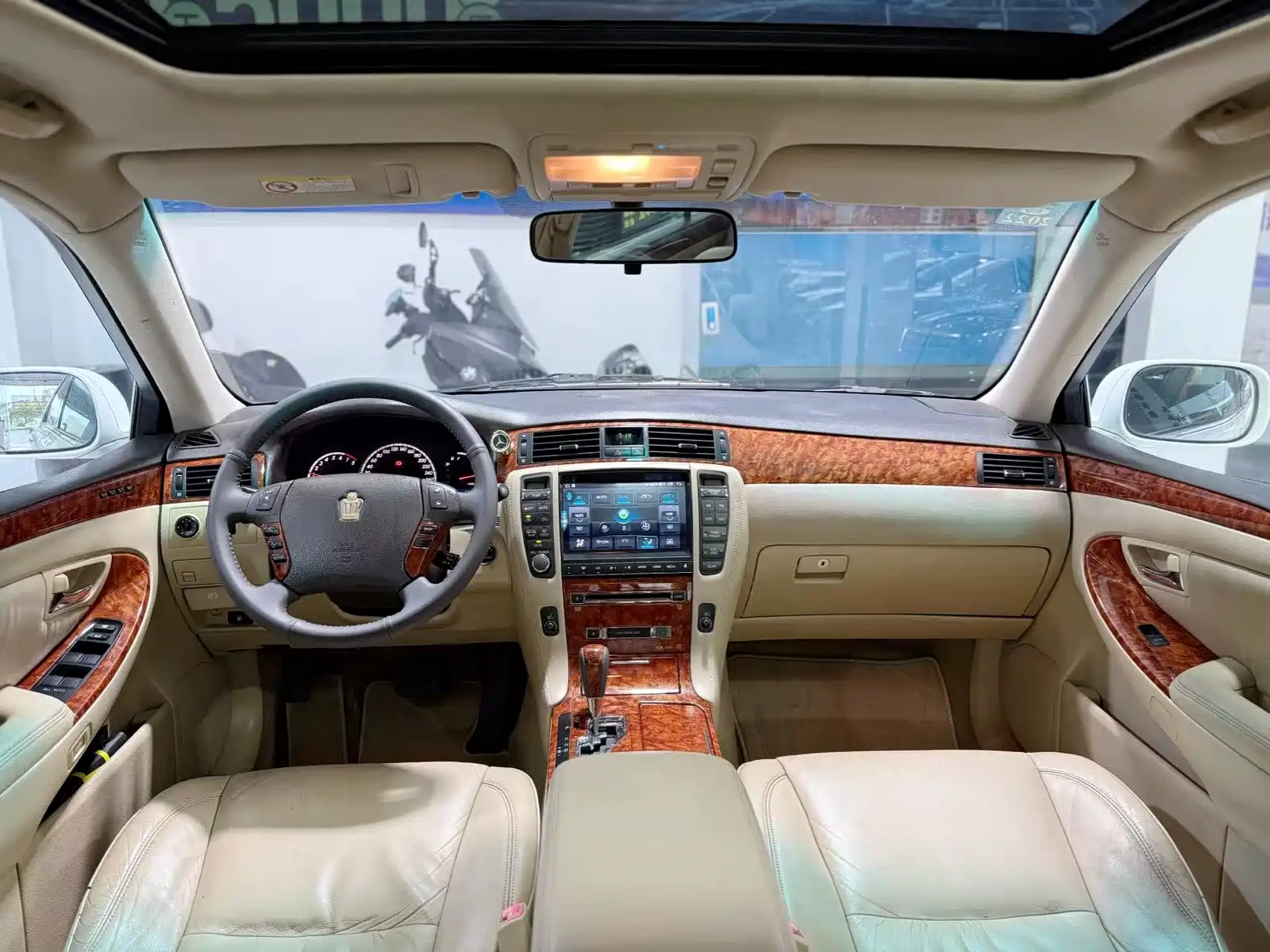 Фото 5 - Toyota Crown