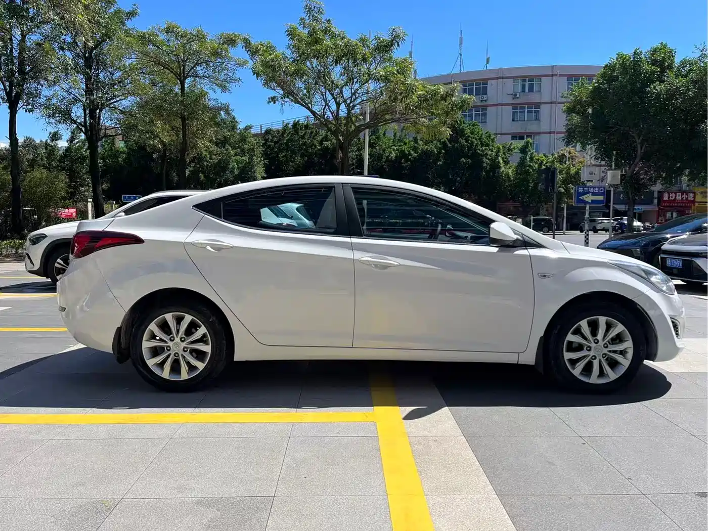 Hyundai Langdong 2016 1.6L Automatic Smart Edition фото 8