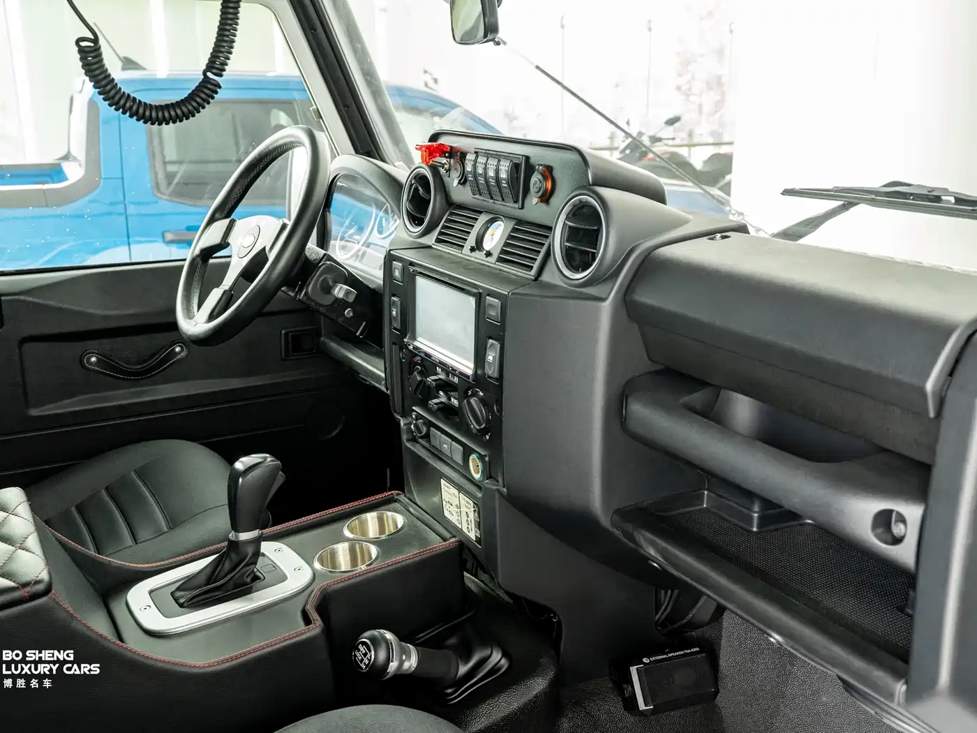 Land Rover Defender фото 50