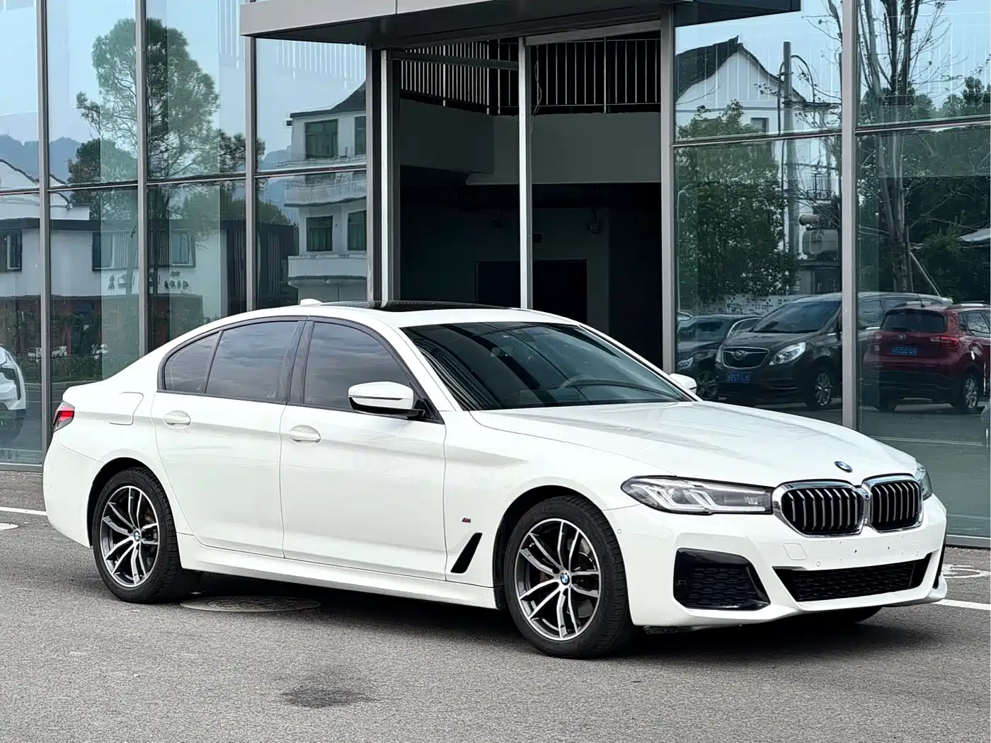BMW 5 Series (Import) 2021 525i M Sport Package фото 3